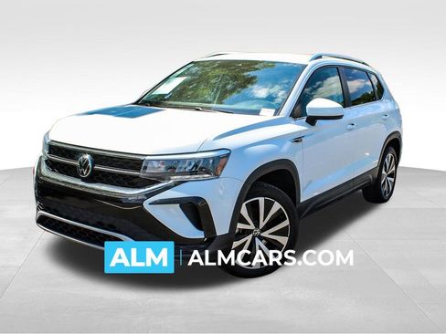 Used 2024 Volkswagen Taos SE FWD image 1
