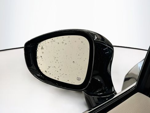 Used 2024 Chrysler Pacifica Touring-L FWD image 16