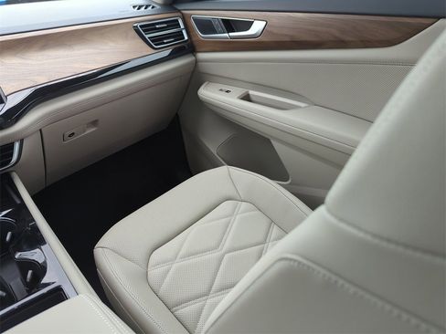 New 2025 Volkswagen Atlas SE image 25