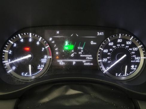 Used 2021 Toyota Highlander XLE FWD image 22
