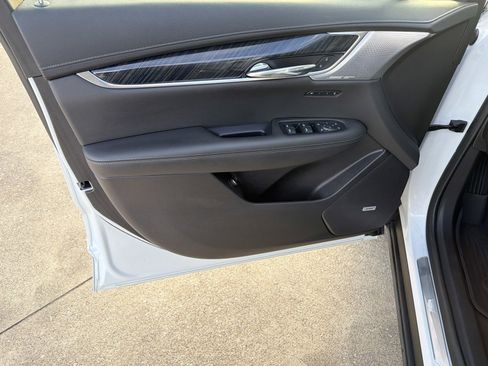 Used 2022 Cadillac XT6 Premium Luxury w/ LPO, Floor Liner Package image 11