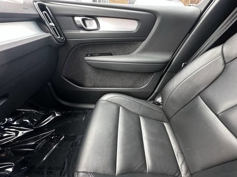 Used 2022 Volvo XC40 T5 Momentum AWD/4WD image 4