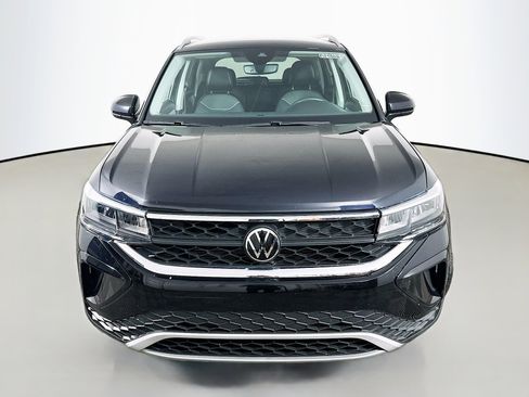 Certified 2023 Volkswagen Taos SE w/ Black Wheel Package AWD/4WD image 2