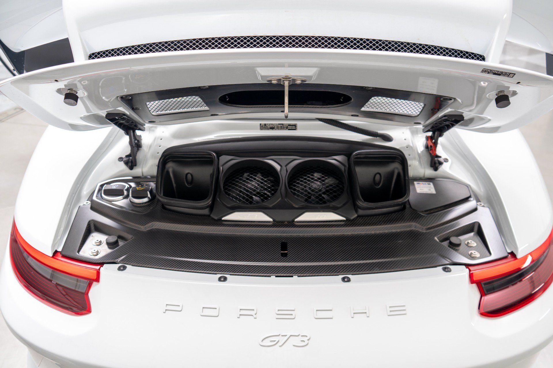 Used 2018 Porsche 911 GT3 RWD image 12