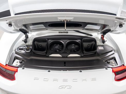 Used 2018 Porsche 911 GT3 RWD image 12