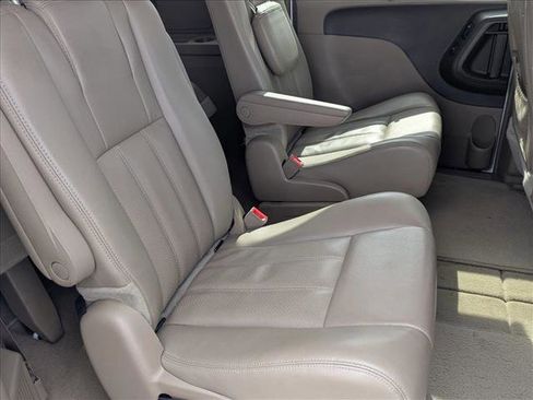 Used 2014 Chrysler Town & Country Touring-L w/ Driver Convenience Group image 20