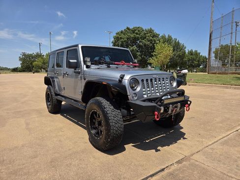 Used 2015 Jeep Wrangler Unlimited Sport w/ Connectivity Group AWD/4WD image 26