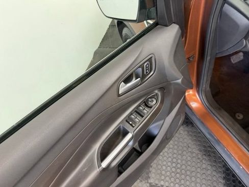 Used 2017 Ford Escape SE w/ Equipment Group 201A AWD/4WD image 17