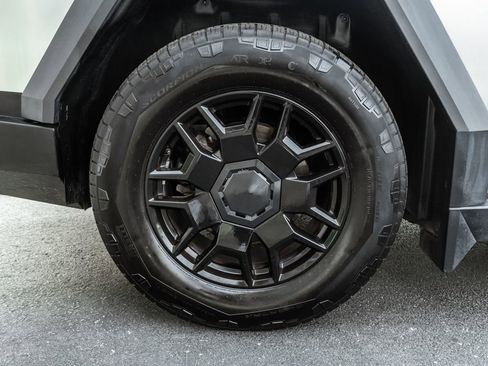 Used 2024 Tesla Cybertruck AWD Crew Cab image 29