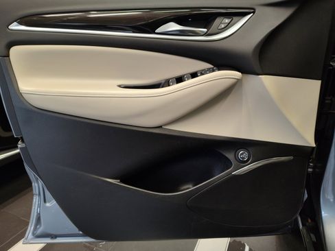 Used 2020 Buick Enclave Essence image 28