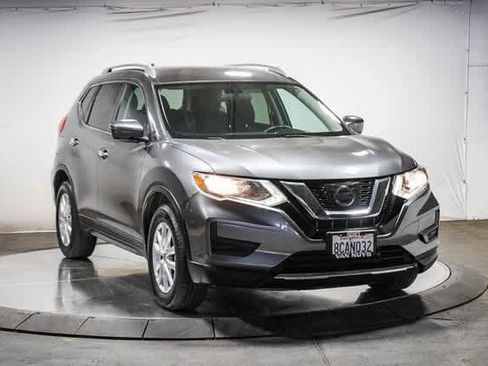 Used 2017 Nissan Rogue SV image 5