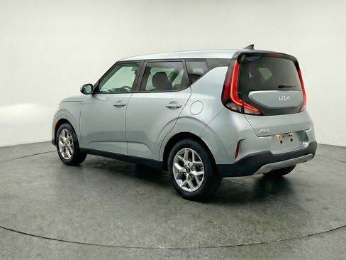 Used 2025 Kia Soul LX w/ LX Technology Package image 6