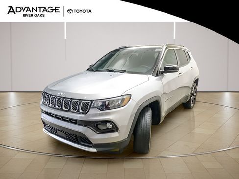 Used 2023 Jeep Compass Limited AWD/4WD image 4