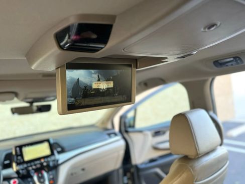 Used 2018 Honda Odyssey Touring image 14