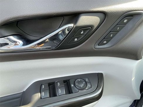 Used 2018 GMC Acadia SLT image 19