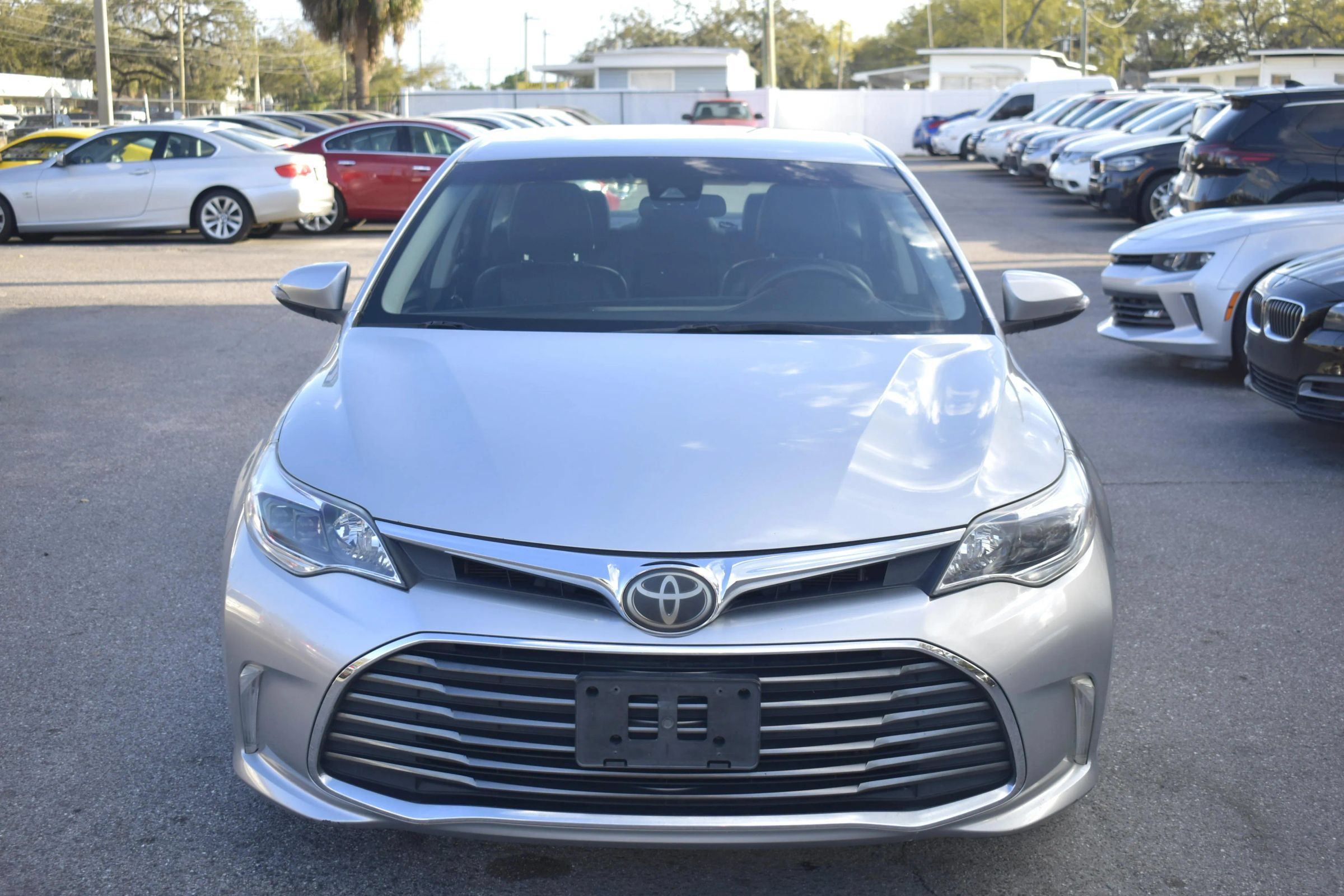 Used 2018 Toyota Avalon XLE FWD image 3