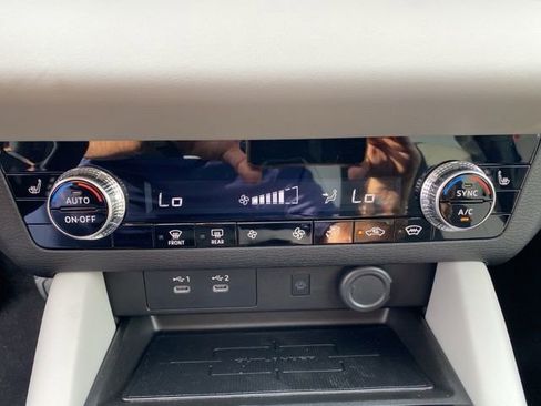 New 2025 Mitsubishi Outlander SE image 29