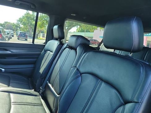Used 2024 Jeep Wagoneer L Series II RWD image 13