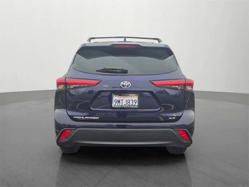 Used 2023 Toyota Highlander XLE image 5