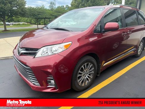 Certified 2019 Toyota Sienna XLE w/ XLE Navigation Package FWD image 1