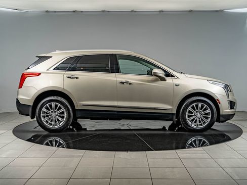 Used 2017 Cadillac XT5 Luxury w/ Driver Awareness Package FWD image 4