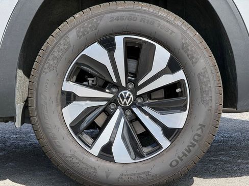 Used 2026 Volkswagen Atlas SE FWD image 3