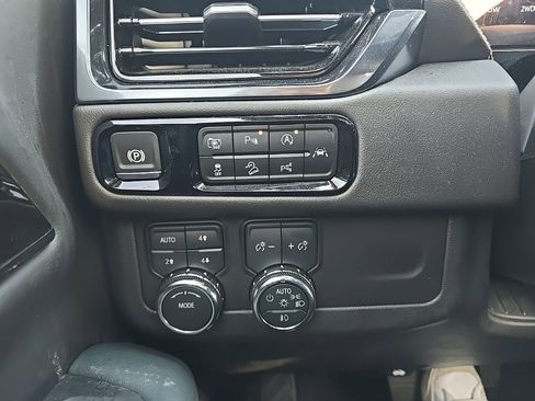 Used 2025 GMC Yukon XL AT4 w/ AT4 Premium Package image 24