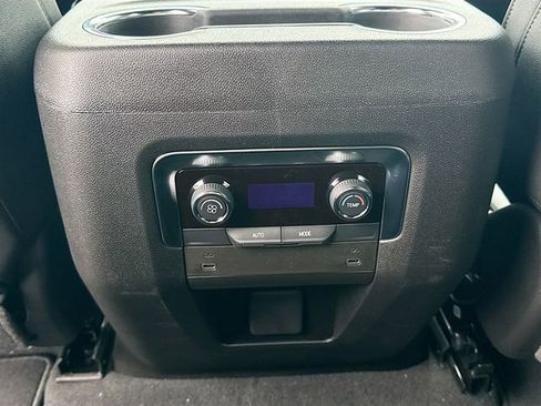 New 2026 Chevrolet Suburban LT image 27