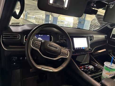 Used 2022 Jeep Wagoneer Series II AWD/4WD image 6