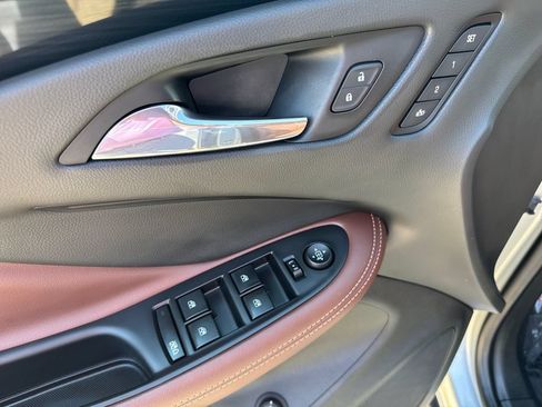 Used 2019 Buick Envision Essence FWD image 16