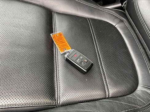 Used 2020 Jaguar E-PACE image 10