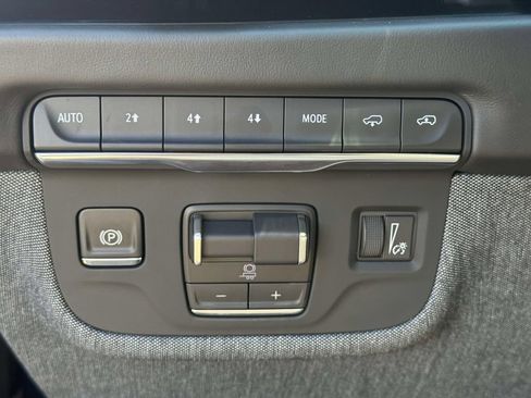 Used 2025 Cadillac Escalade Sport Platinum w/ LPO, ONYX Package AWD/4WD image 21