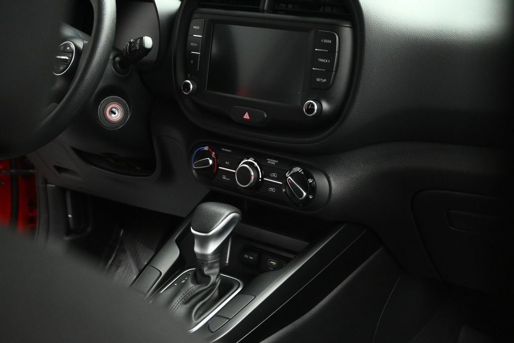 Used 2025 Kia Soul LX w/ LX Technology Package FWD image 62