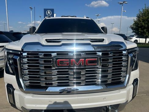 Used 2024 GMC Sierra 2500 Denali w/ Technology Package AWD/4WD image 2