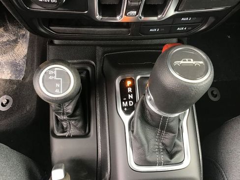 New 2025 Jeep Gladiator Sport image 15