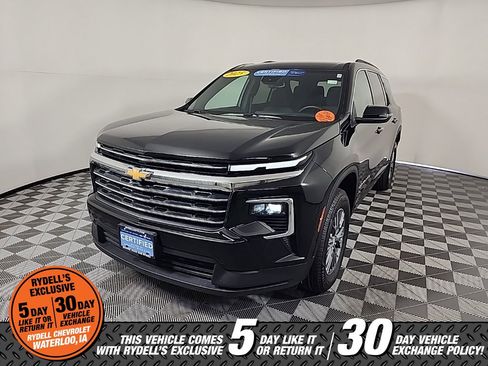 Used 2025 Chevrolet Traverse LT image 4