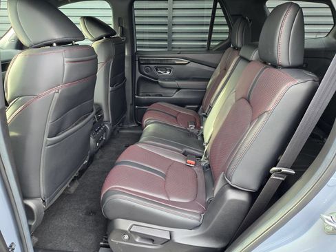 Used 2025 Honda Pilot Black Edition image 11