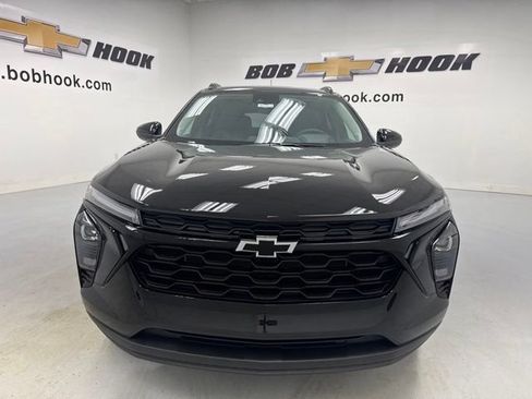 Used 2026 Chevrolet Trax LT w/ Driver Confidence Package FWD image 2