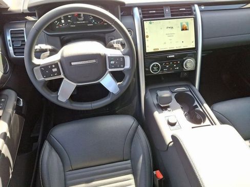 Used 2024 Land Rover Discovery S image 13