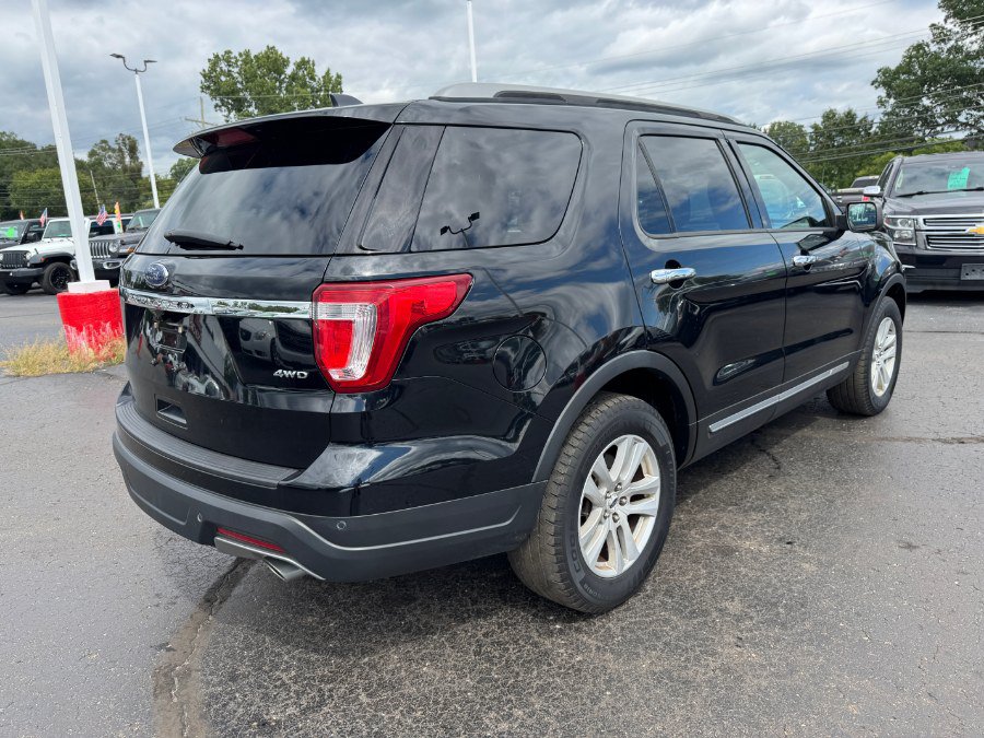 Used 2018 Ford Explorer XLT AWD/4WD image 5