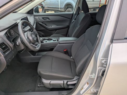 Used 2024 Nissan Rogue S image 7