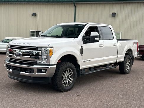 Used 2017 Ford F250 Lariat w/ Lariat Ultimate Package AWD/4WD image 4