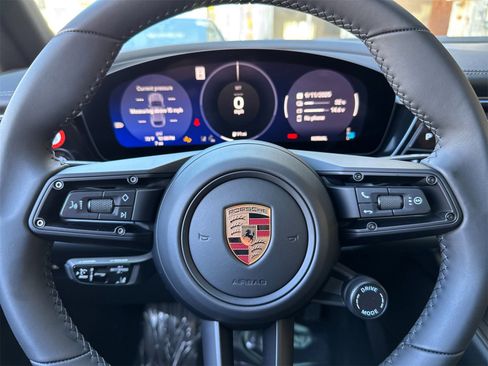 New 2025 Porsche Macan Electric image 25