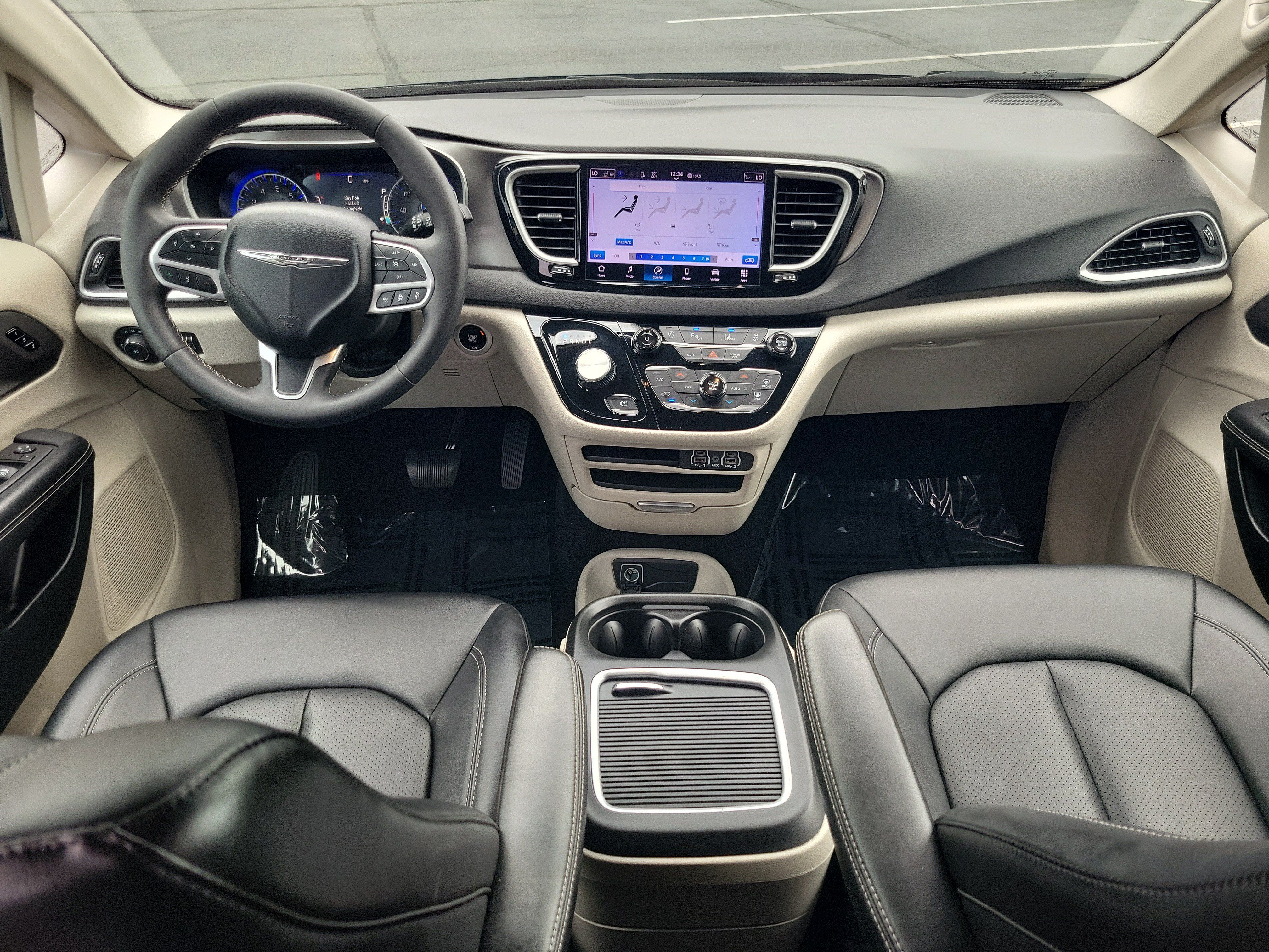 Used 2024 Chrysler Pacifica Touring-L FWD image 13