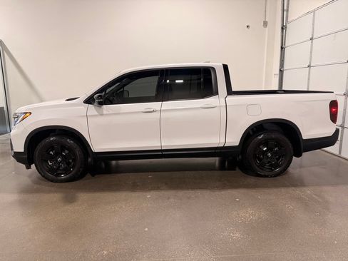 Used 2025 Honda Ridgeline Black Edition image 8