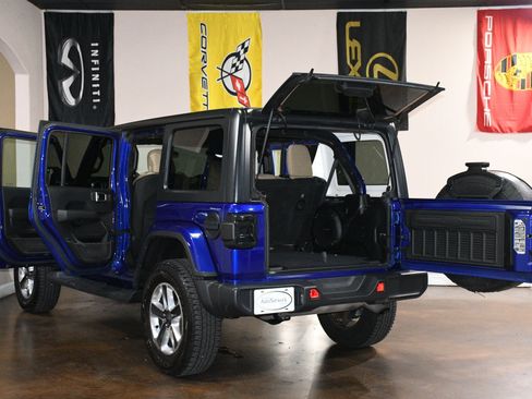 Used 2018 Jeep Wrangler Unlimited Sahara AWD/4WD image 92