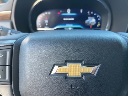Used 2024 Chevrolet Suburban Premier image 37