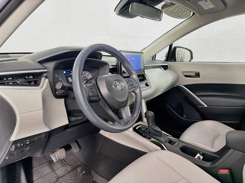 Used 2025 Toyota Corolla Cross L FWD image 14