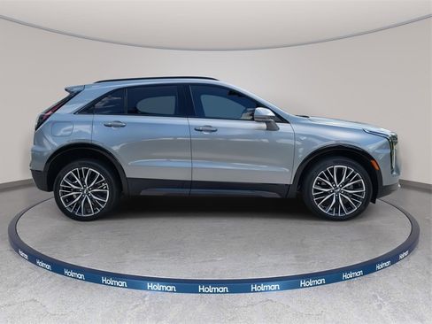 Used 2025 Cadillac XT4 Sport w/ Cold Weather Package image 9