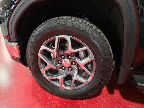 Used 2024 GMC Sierra 1500 SLT w/ SLT Premium Plus Package image 11